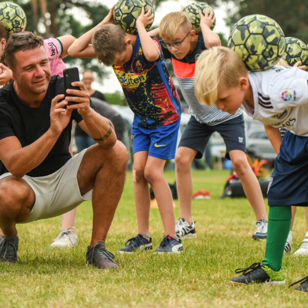 Vakantieplezier met freestyle voetbal voor jong en oud